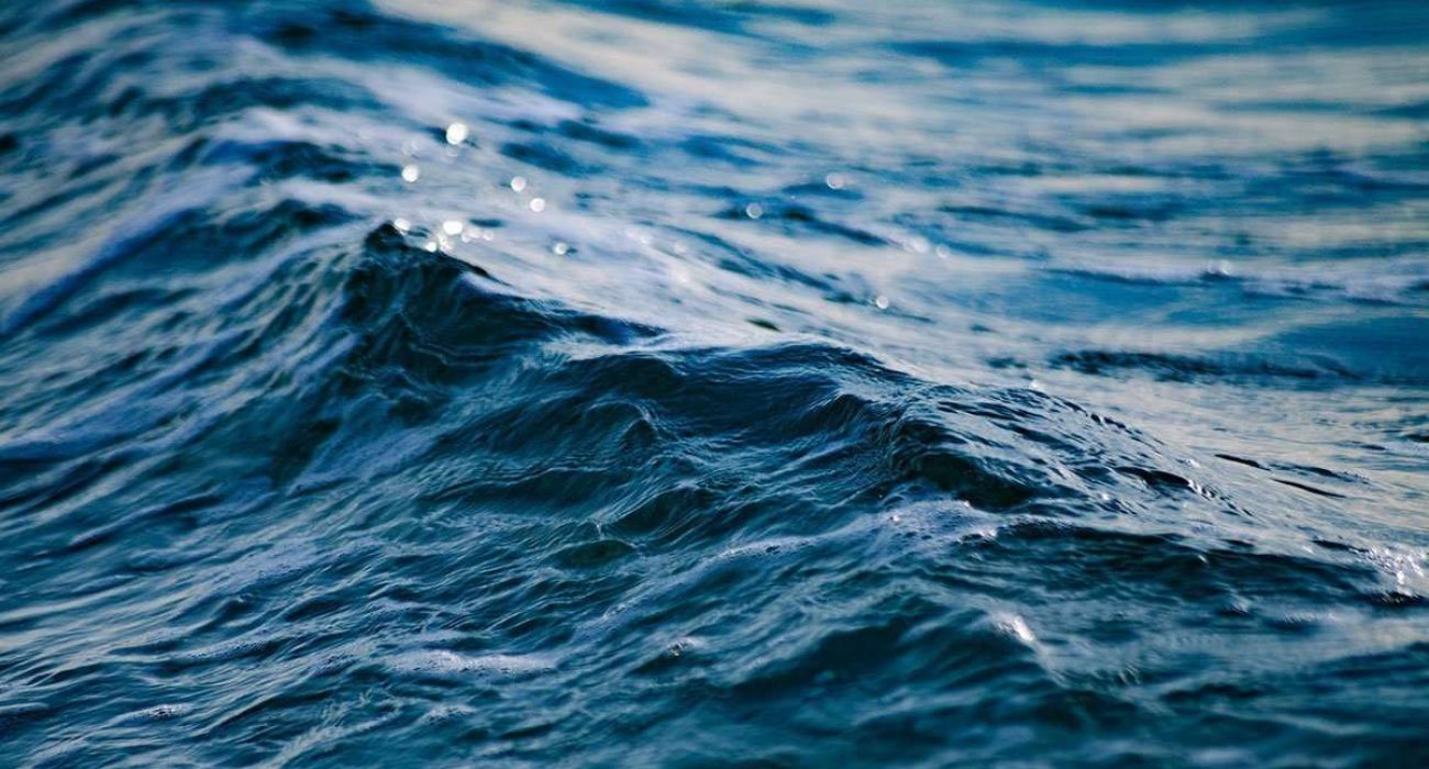 Waves inspire sustainability Encouraging guests to adopt sustainable practices Making a difference through daily actions Embracing sustainability as an opportunity.